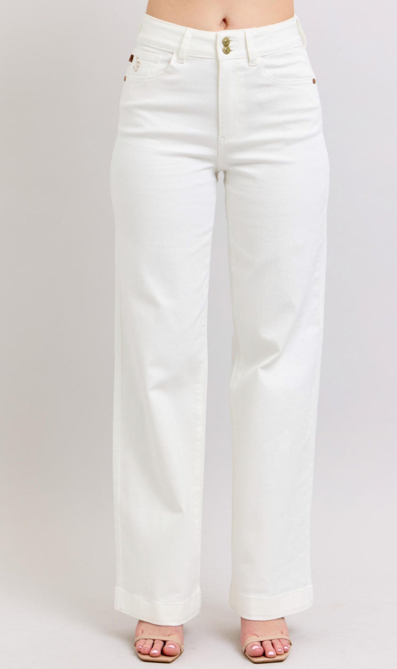 High-waisted jeans